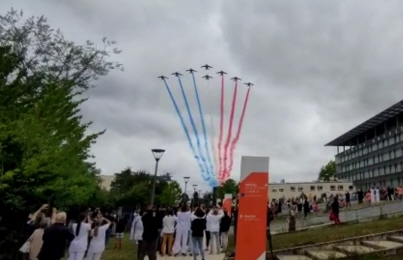 Santé | Dijon : le vol exceptionnel de la Patrouille de France au-dessus du CHU