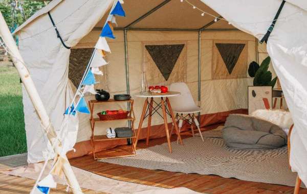 Wall Tents vs. Traditional Tents: A Comparison of Features and Suitability