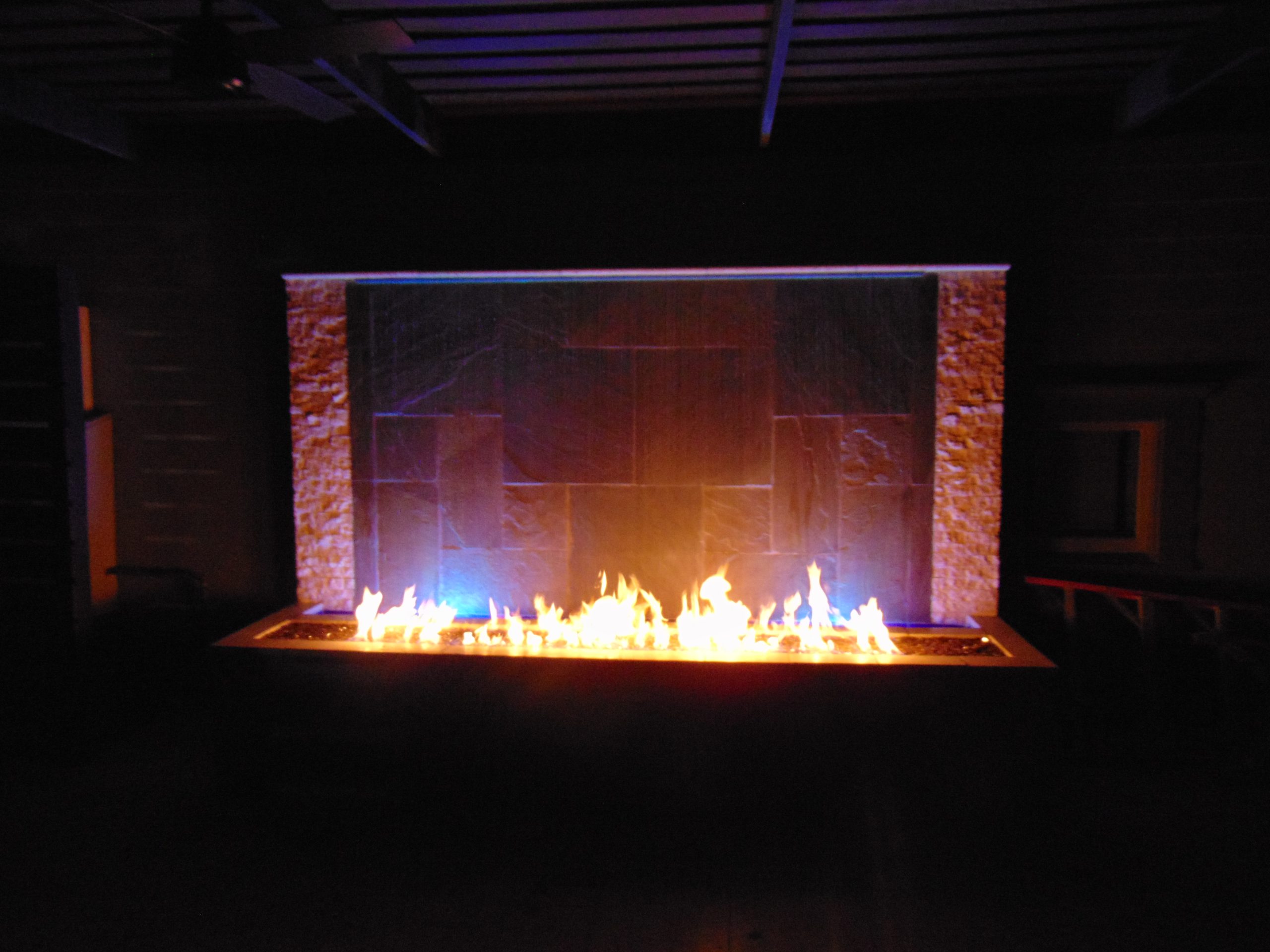 Outdoor Fireplace and Firepit - United Poolscapes