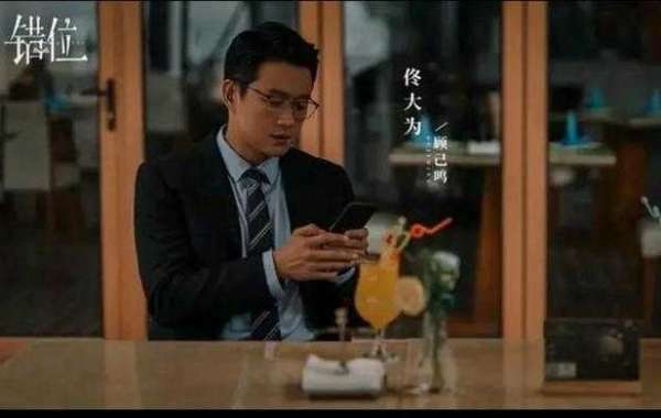 电视剧《错位》由才华横溢的导演郭映嘉精心执导。