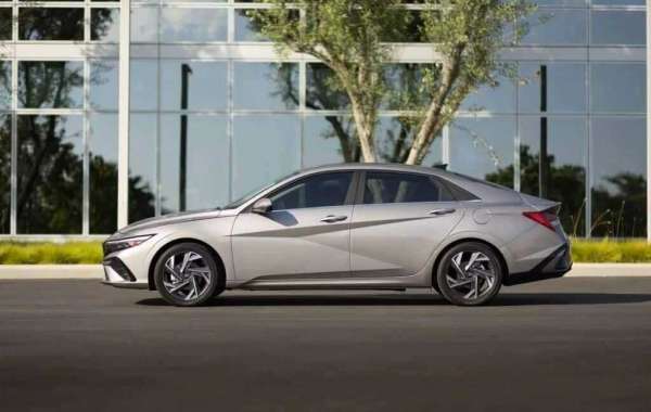 Hyundai Elantra (2024): Revitalizing the Compact Sedan Segment
