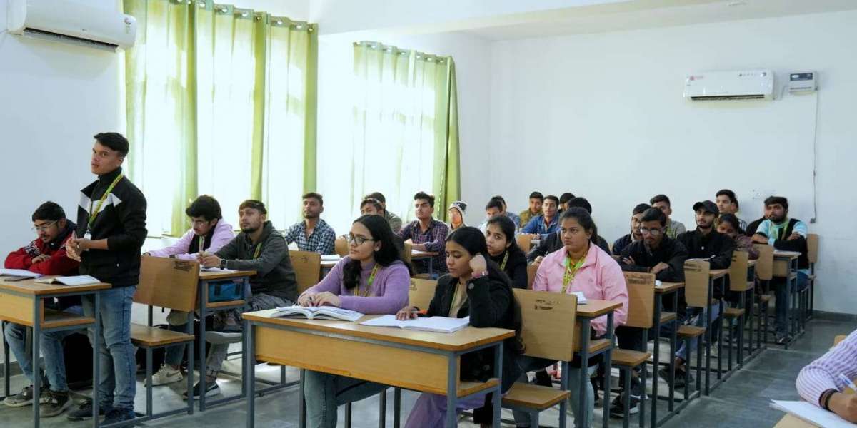 Top B Pharma Colleges in Greater Noida for Industry-Ready Education