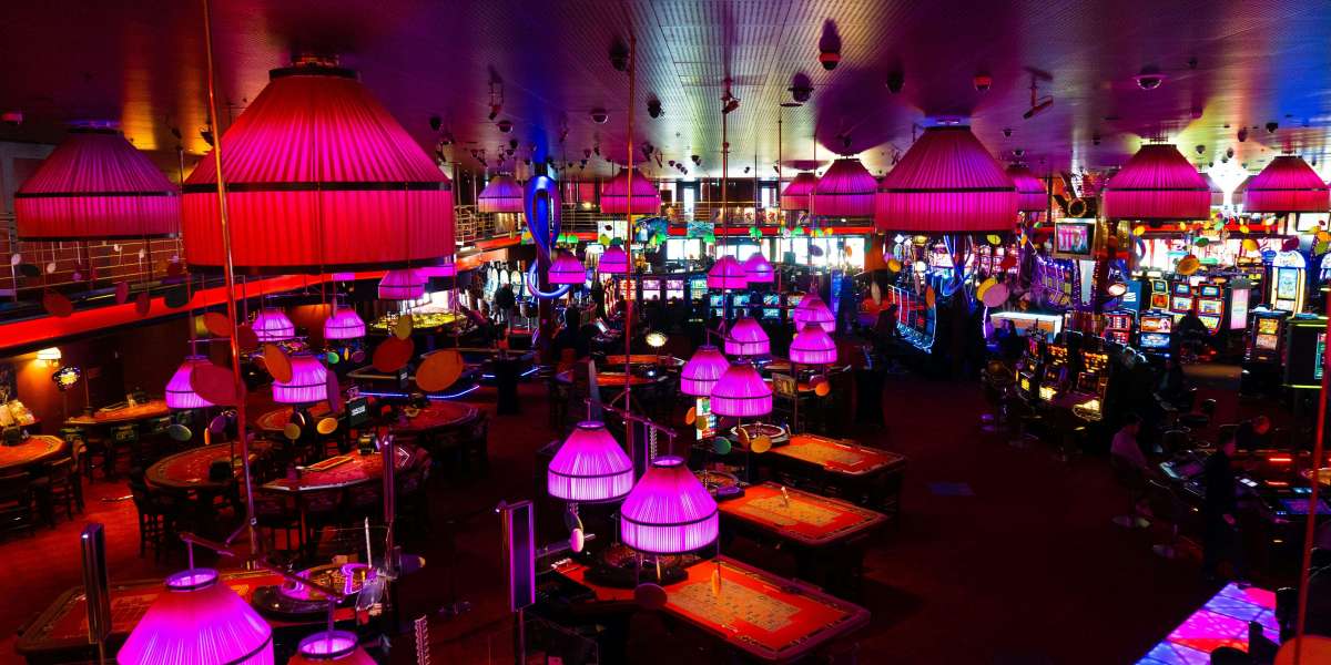Avantages et Inconvénients des Casinos : Guide Complet pour Comprendre les Bénéfices et Risques