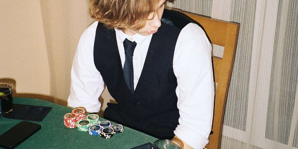 The Pros and Cons of Casinos: A Comprehensive UK Guide to Gambling Benefits and Risks