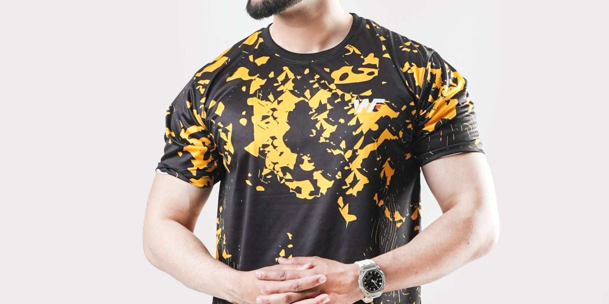 Why a Full Sleeves T-Shirt for Men Must Be in Every Wardrobe