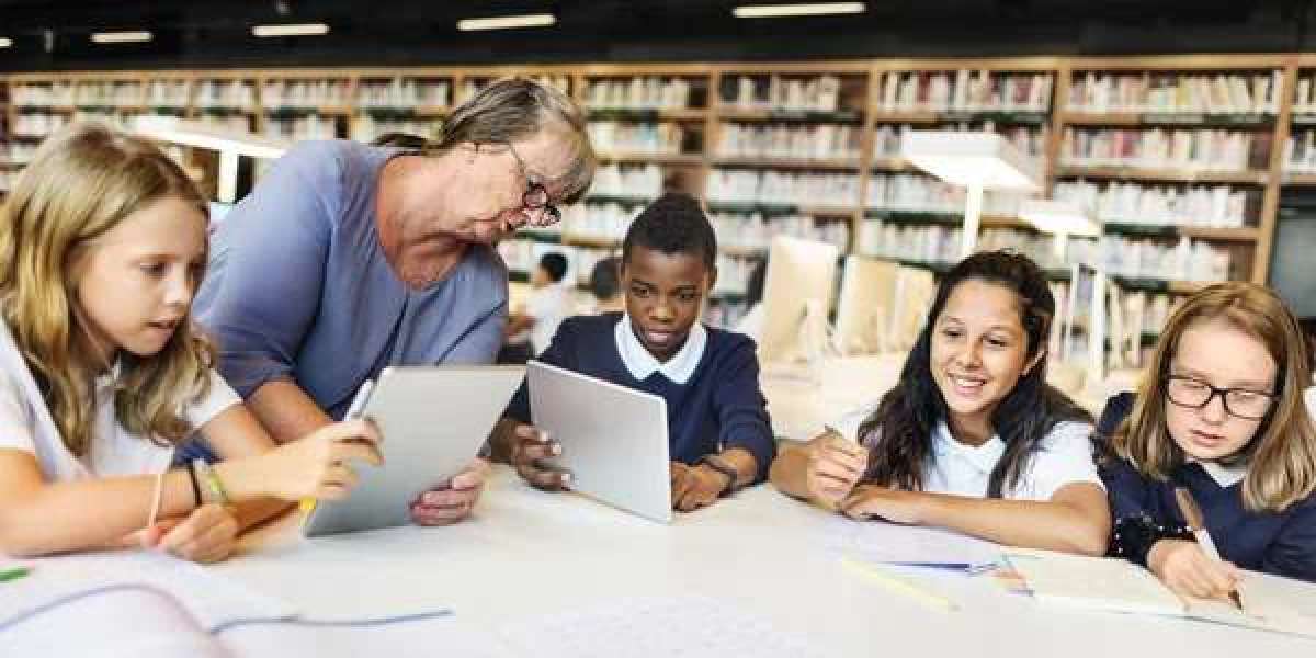 How Can Students Benefit from University Assignment Writing Services?