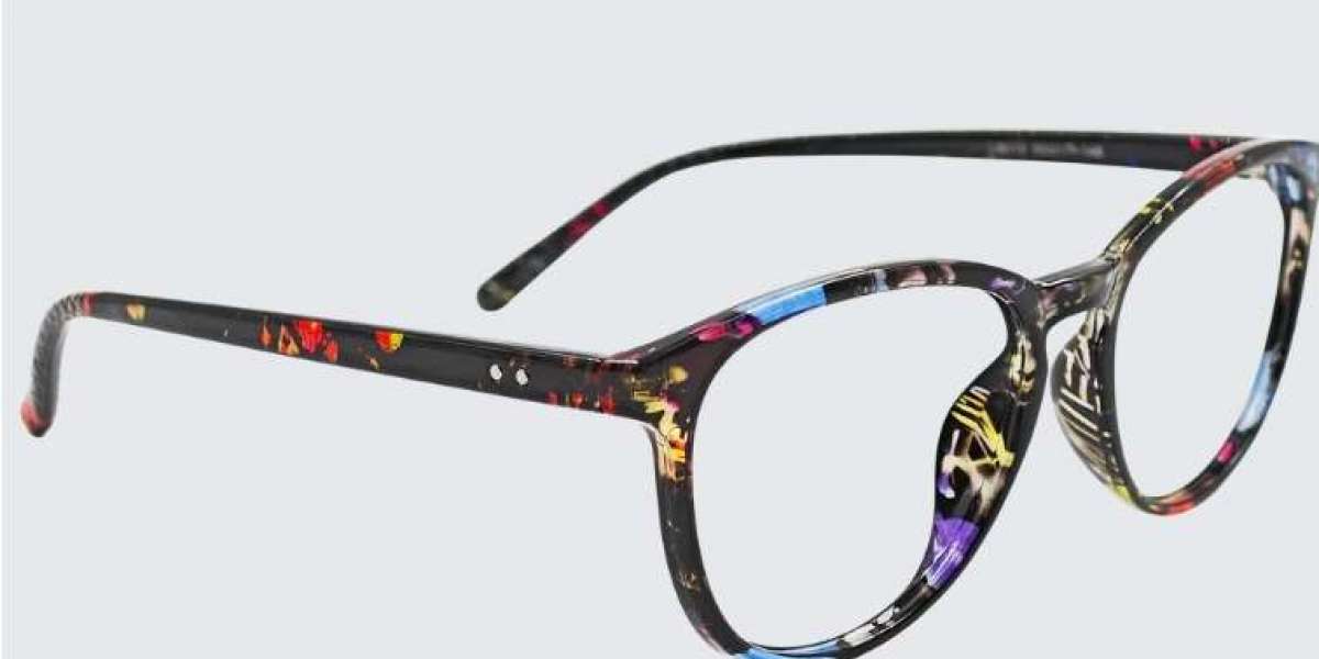 Best Eyeglasses for Women That Are Trendy & Affordable