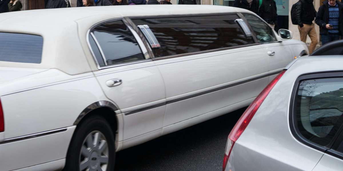 Corporate vs. Leisure Car Services in Dallas – What You Need to Know
