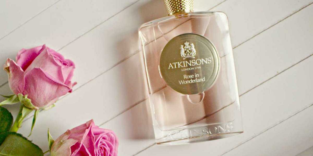 Atkinsons Rose In Wonderland va cu twist cua hoa hong co tich