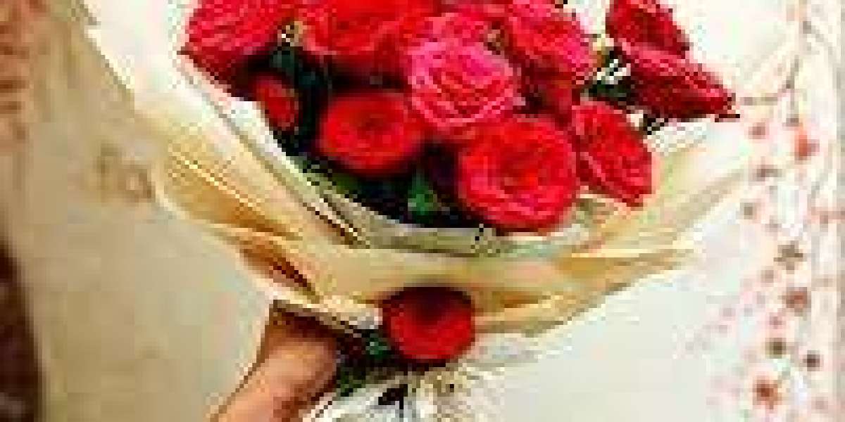Choose a beautiful red rose flower with Flowers Mart for your loved one