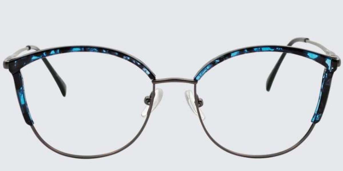 Best Eyeglasses for Men : Top Trends to Define Your Style
