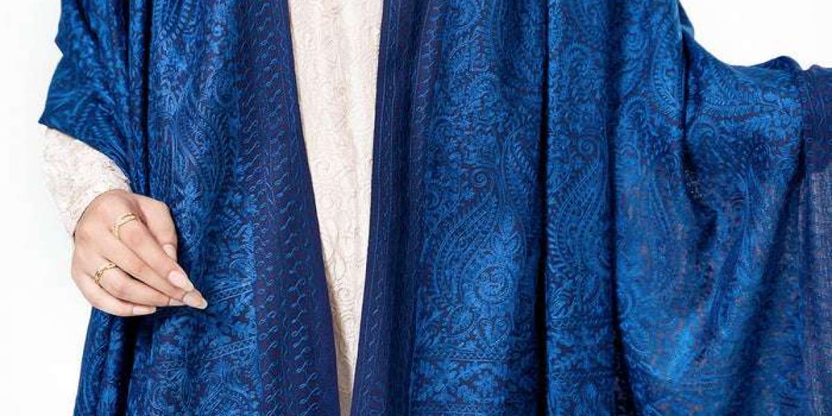 Why Men & Women Winter Shawls Are the Must-Have Trend This Season