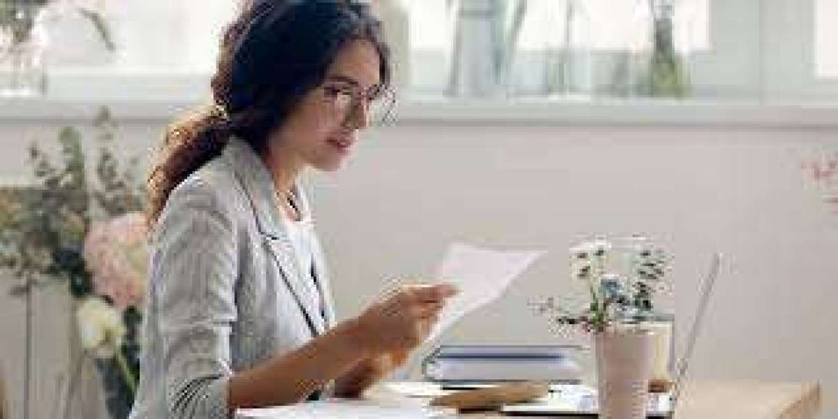 Real People, Real Paychecks: High-Earning Roles That Don’t Require a Degree