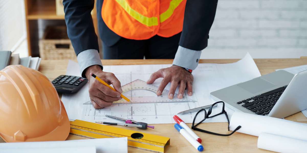 Why is it important to have a preliminary estimating services provider?