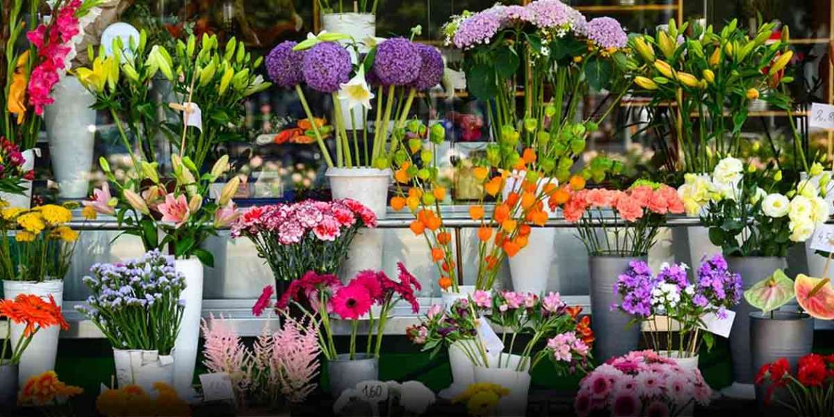 Find High-Quality Fresh Flower Shop Near Me with FlowersMart's Sophisticated Floral Arrangements