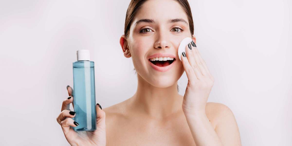 Unlock Clear, Balanced Skin: The Power of Niacinamide Toner for Oily Skin