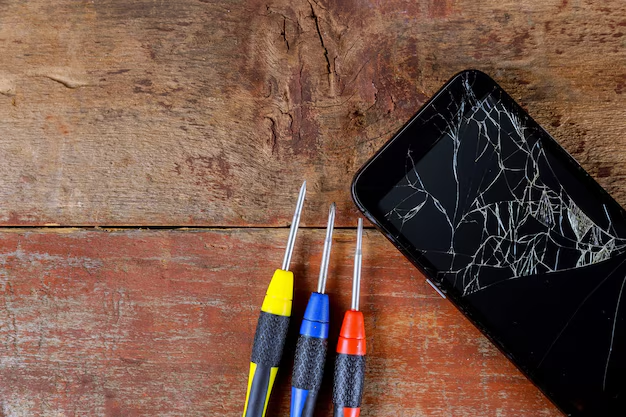 How to Choose Right Service to Fix Cracked iPhone Screen