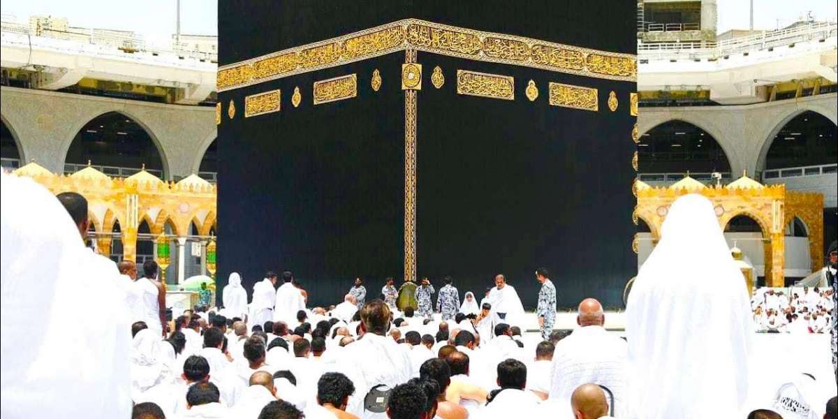Family-Friendly Cheap Umrah Deals for Groups & Couples