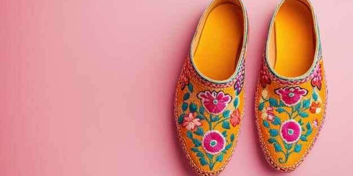 The Timeless Charm of Juttis: Where Tradition Meets Modern Style