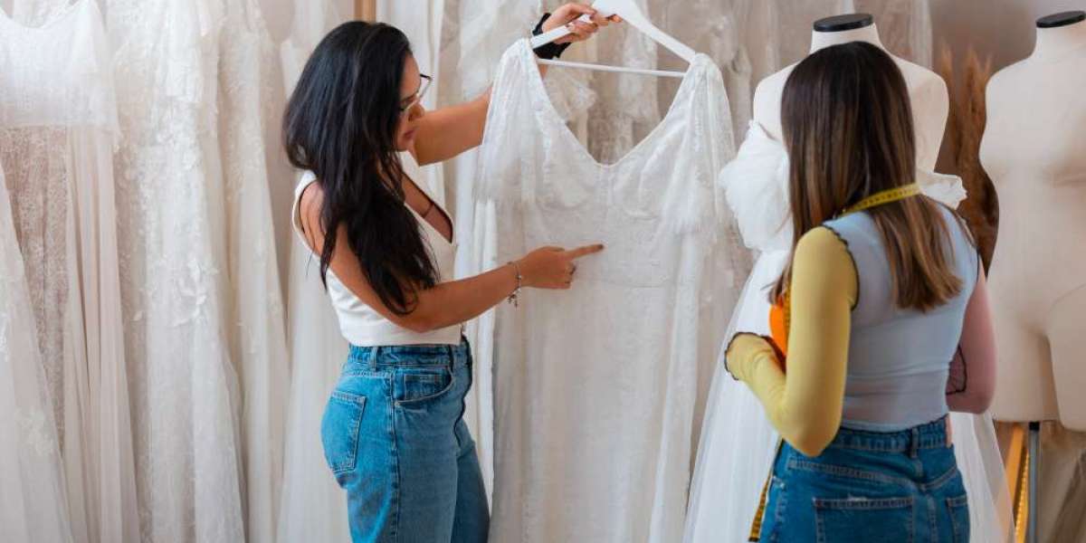 Choosing Floral Bridesmaid Dresses That Fit Your Wedding Color Palette