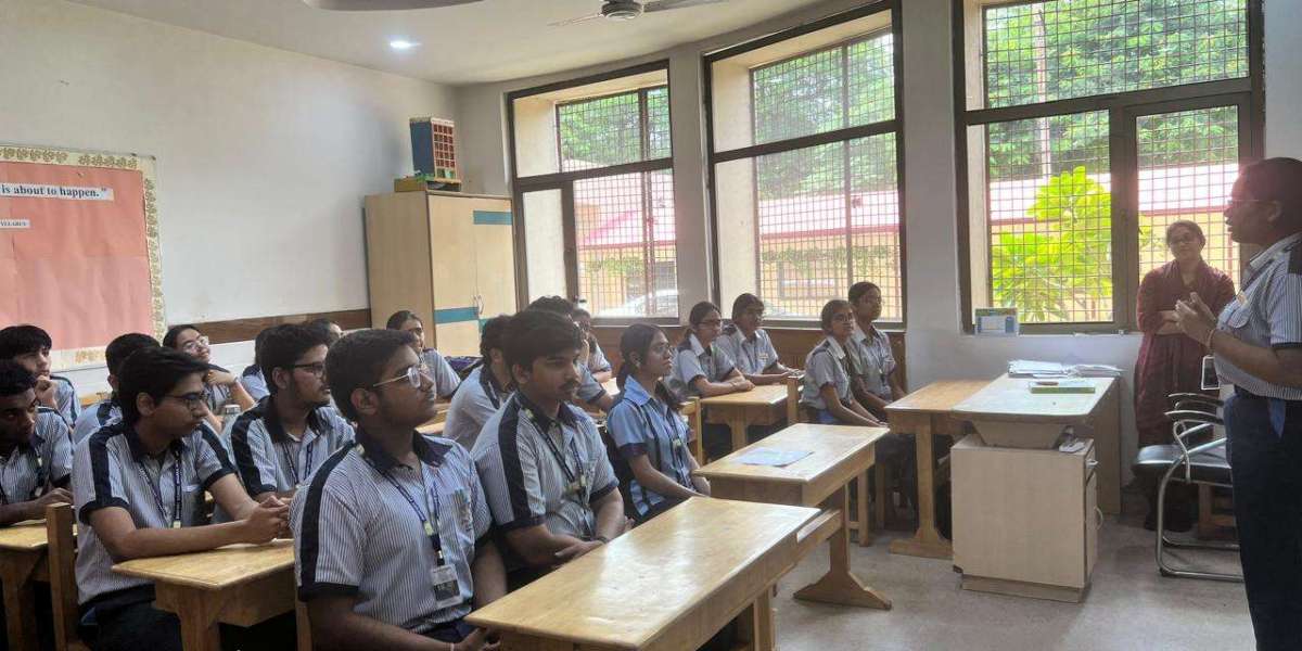 Best School for Commerce Stream in Dwarka: Choose the Right – Maxfort School