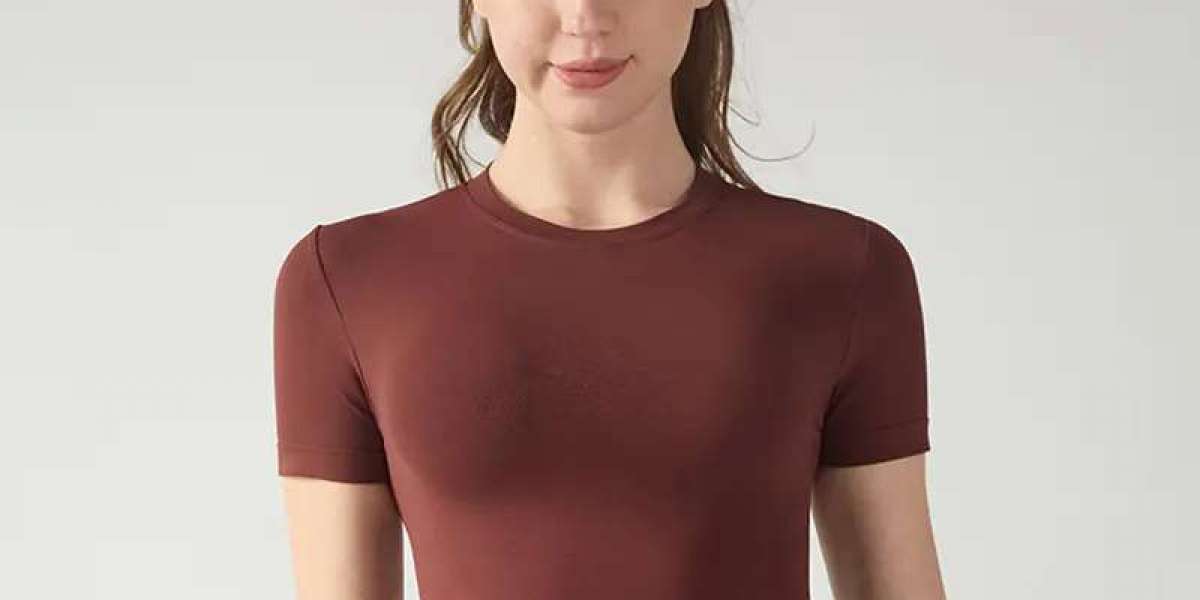 Why Breathable Yoga Tops Are Essential for Every Yogi