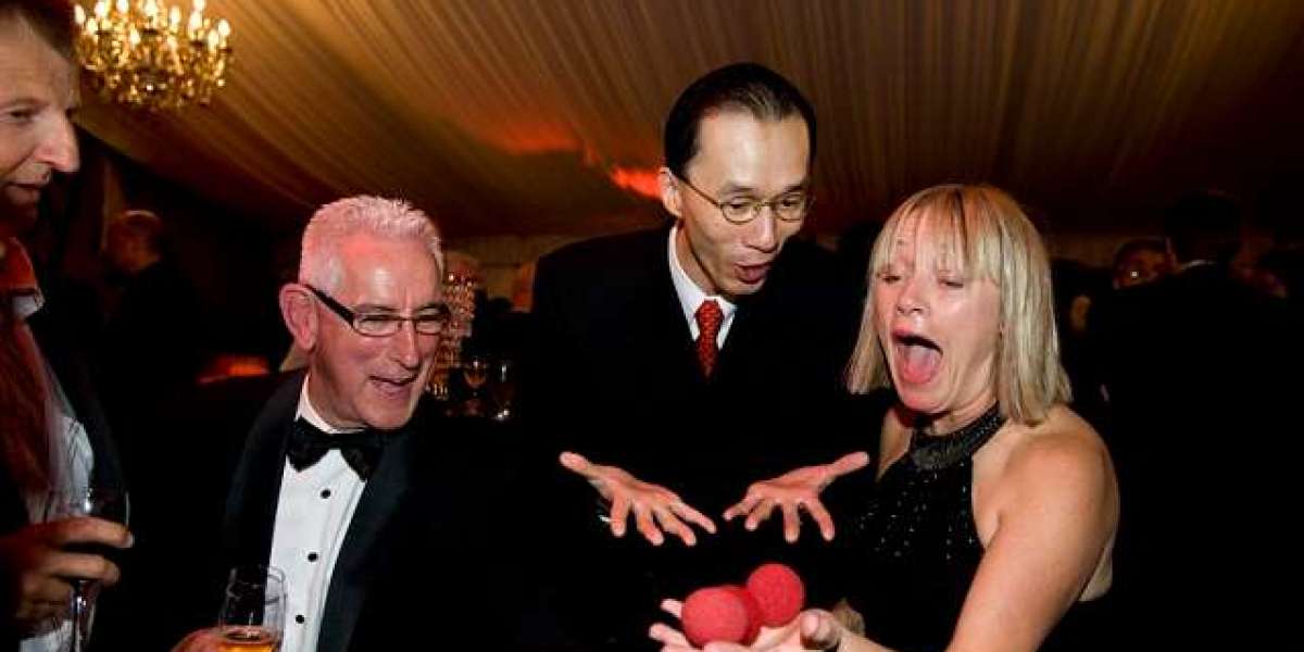 How do Corporate Magicians in Perth Transform your Event from Dull to Extraordinary?