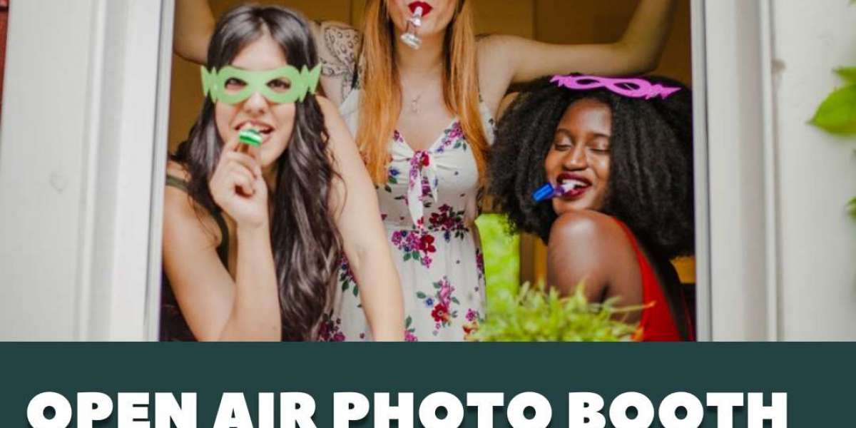 LOOKING TO MAKE YOUR EVENT A HIT – HIRE OPEN AIR PHOTO BOOTH