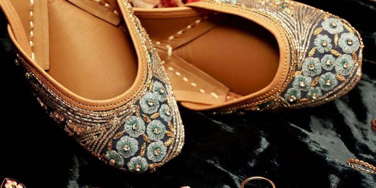 Bridal Juttis: A perfect blend of elegance and comfort for every bride.