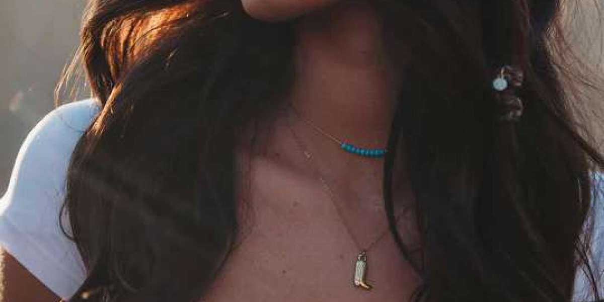 The Best Materials to Look For in a Pendant Necklace Set for Women