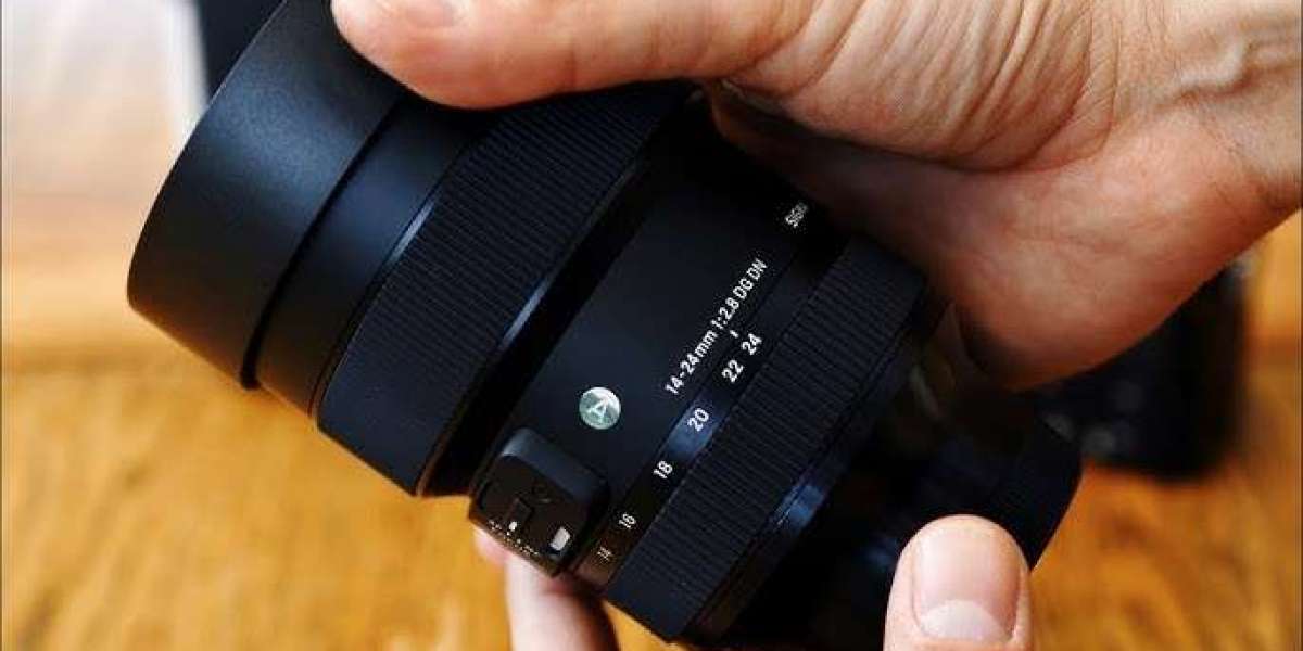 How to Use a 24mm Lens for Shooting Vibrant City Lights