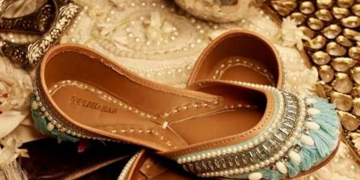 Punjabi Juttis For Ladies to Glam Up Every Day Wear