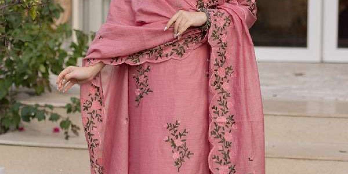 Best Fabrics for Straight Suit Sets: Cotton, Chanderi & Silk Blends