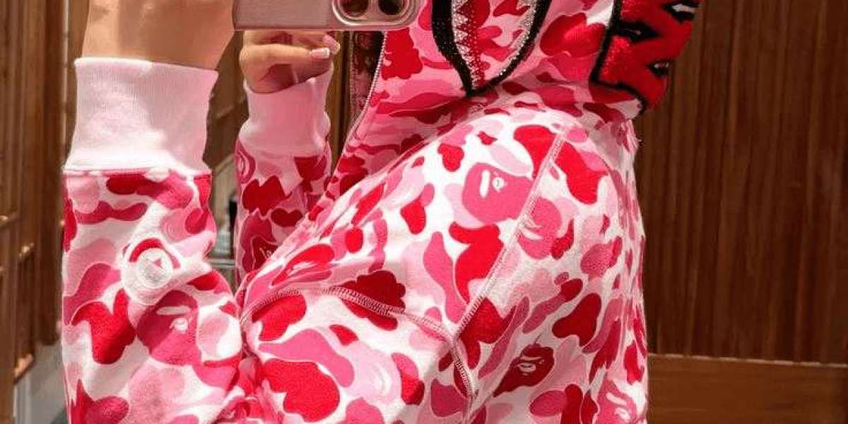 The Modern Appeal of the BAPE Hoodie in Streetwear Culture