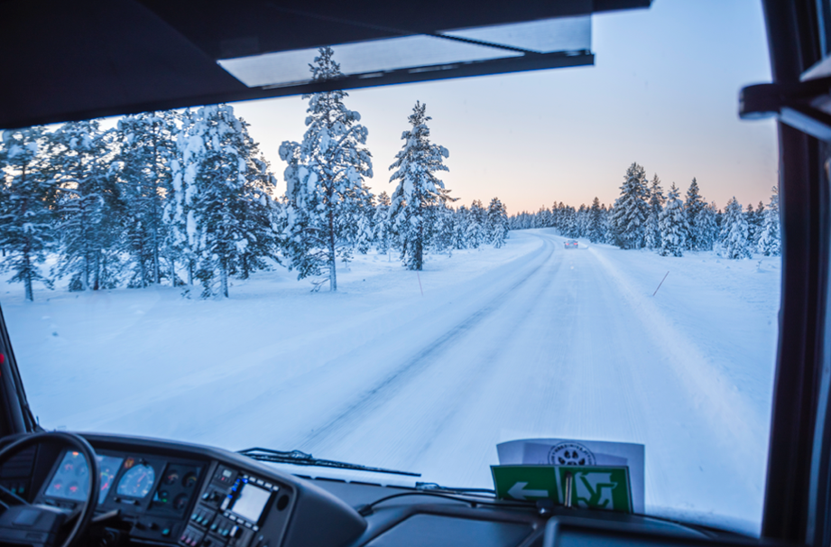Charter Bus Rentals Enable Large Groups to Travel Together in Comfort During the Holiday Season