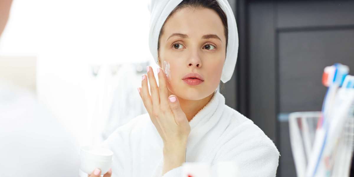 Smart Sun Care: How to Choose the Right Sunscreen for Radiant, Healthy Skin