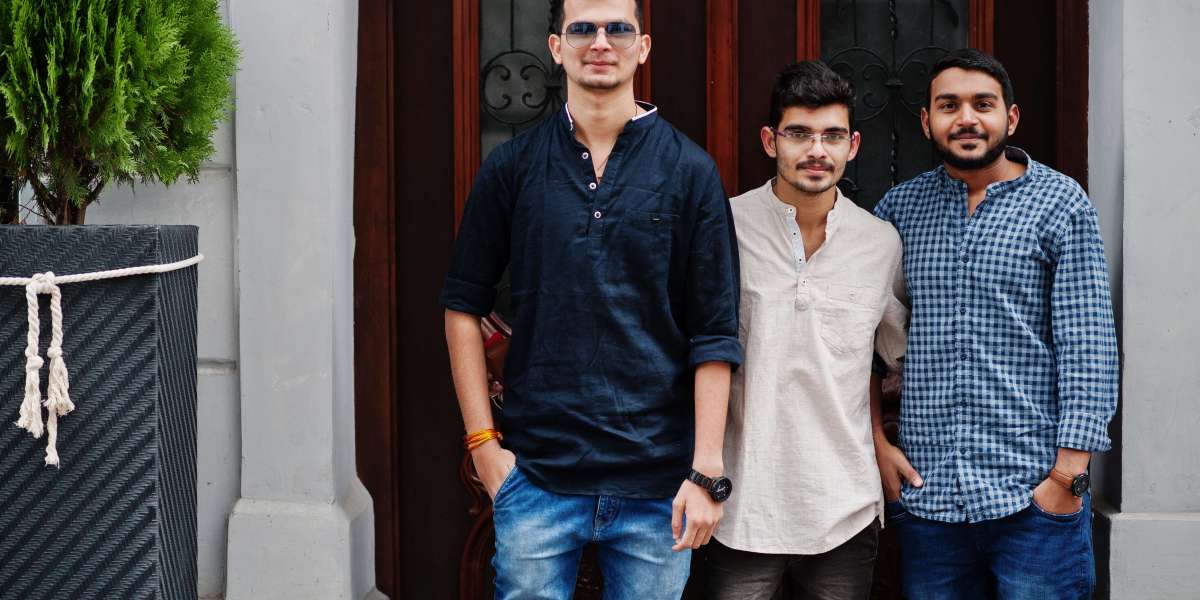 The Modern Man’s Guide to Linen Style: Where Heritage Meets Refined Comfort
