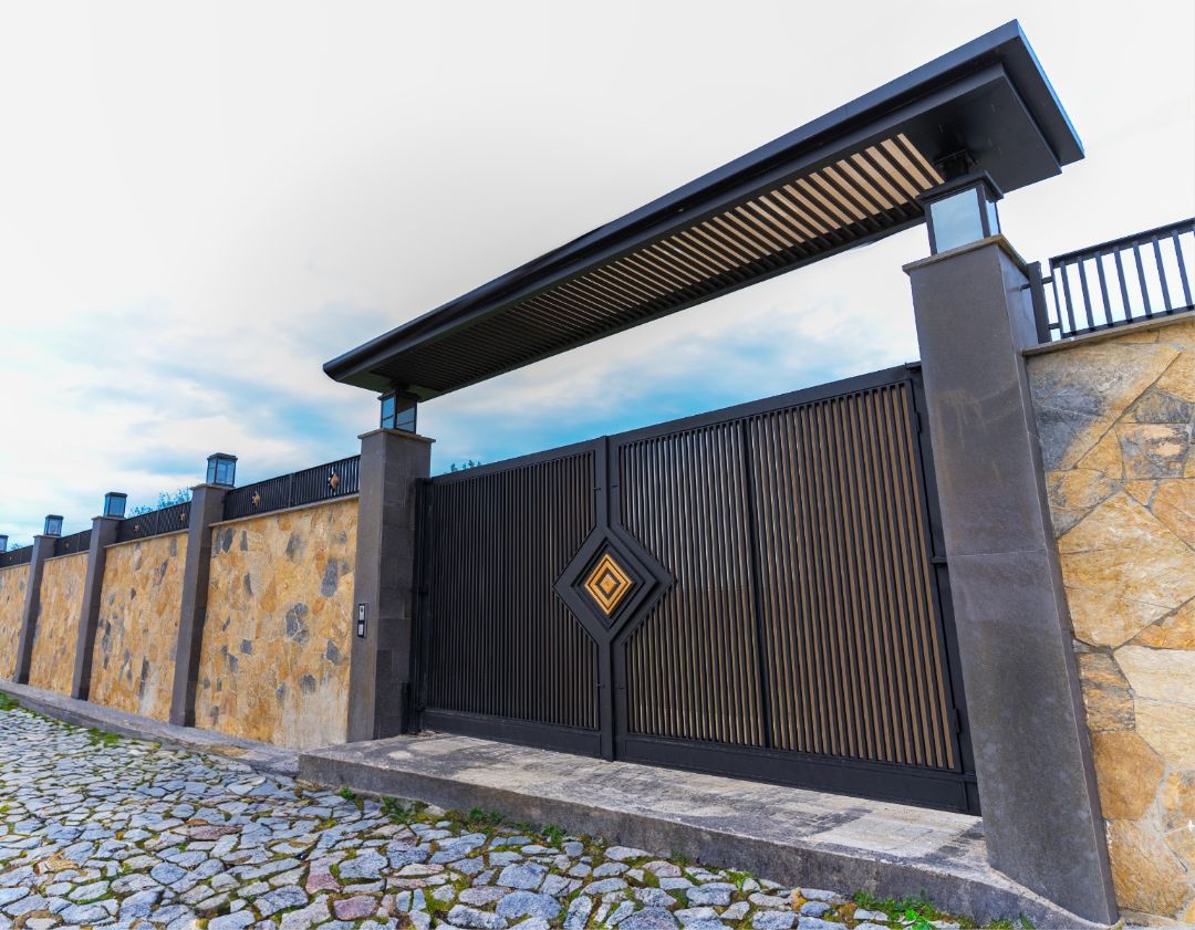 Automatic Sliding Driveway Gates Supplier in USA - Sparxwizz