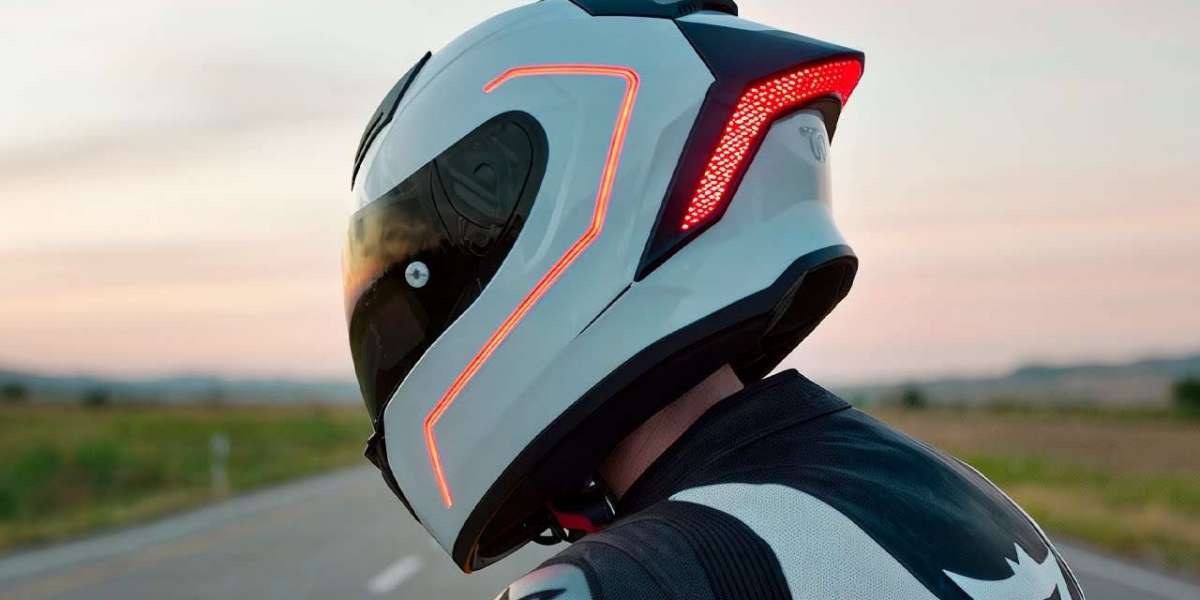United Kingdom Smart Helmet Market Outlook 2025–2035: Growth, Trends & Opportunities