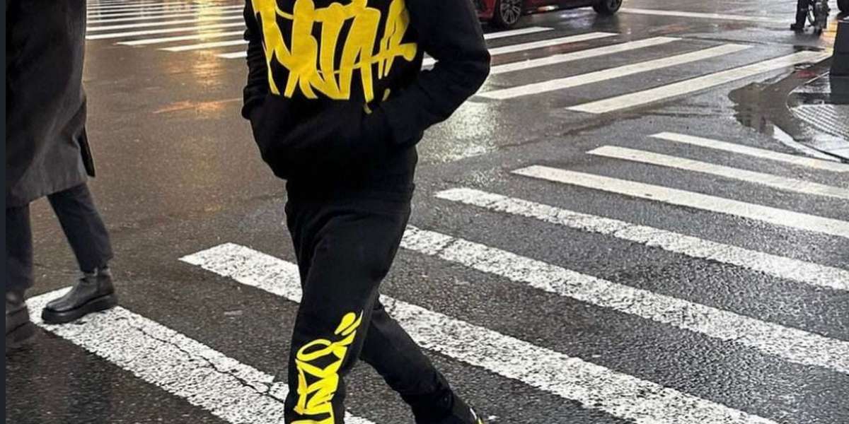 Syna Store Tracksuit Street Look Central Cee Shows