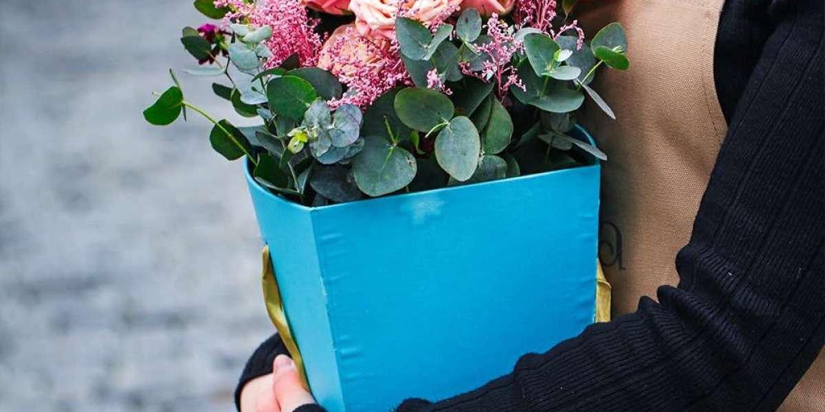 From Mythic Symbolism to Romantic Tradition: Fascinating History of Flower Bouquets