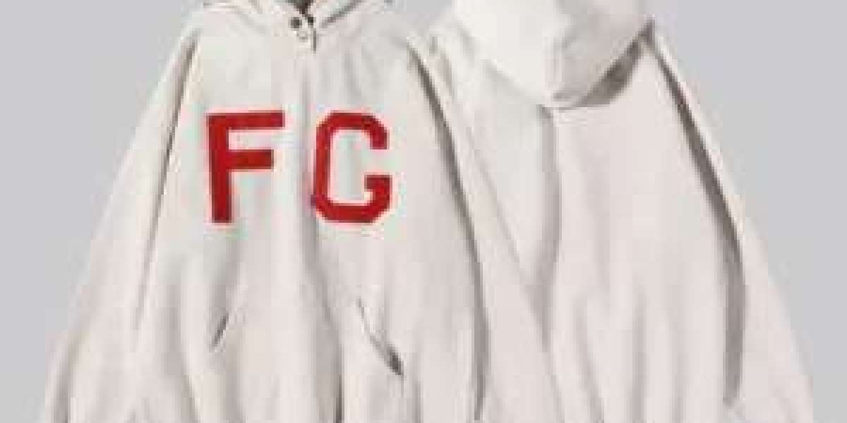 Essentials Hoodie: The Iconic Blend of Comfort and Streetwear Style