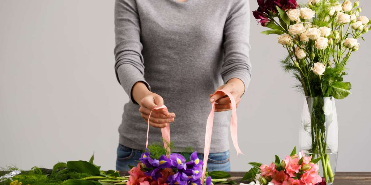 How to Make Flower Gifts Look More Expensive Using Elegant Wrapping Ideas