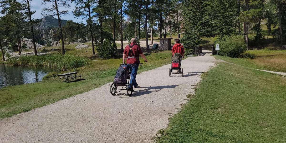 Lightweight Hiking Gear Carrier: When It’s a Great Idea (and When It’s Not)