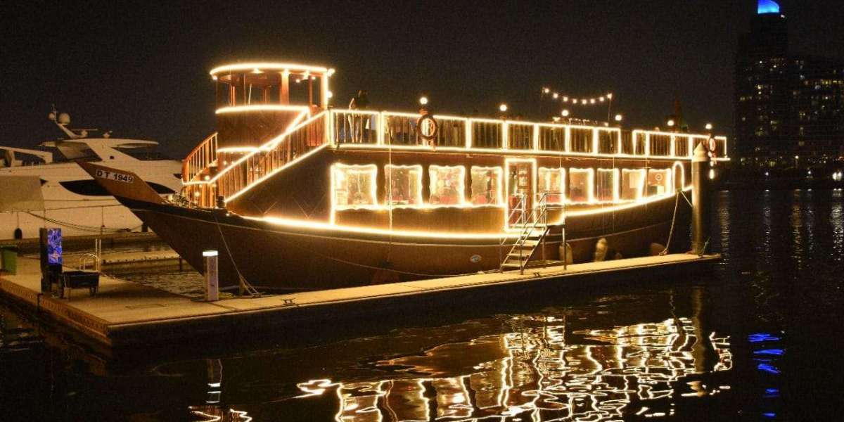 Ultimate Guide to Dhow Cruise Dinner Experiences in the UAE