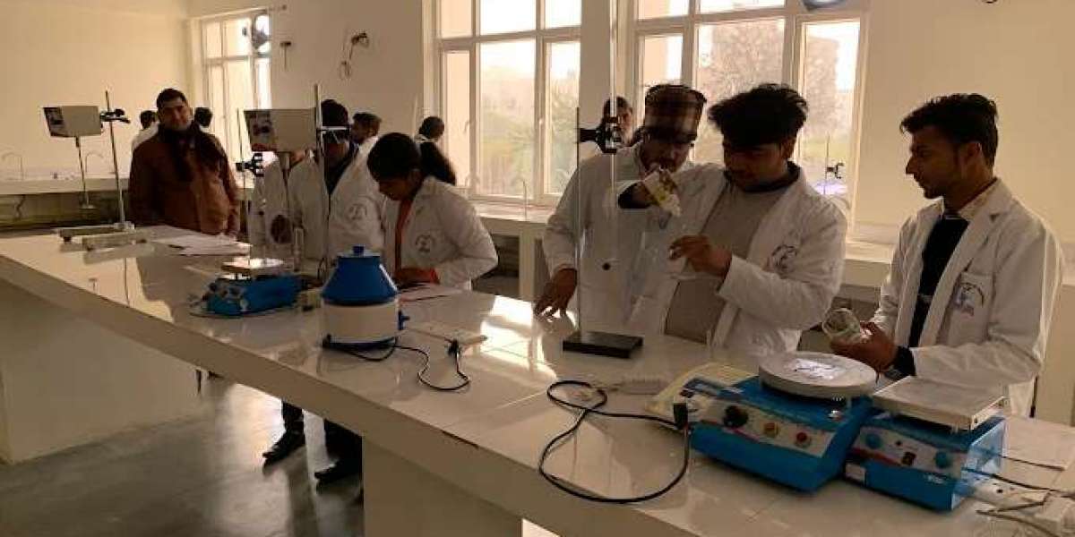 Practical Training as a Core Strength of Top Pharmacy Colleges in UP