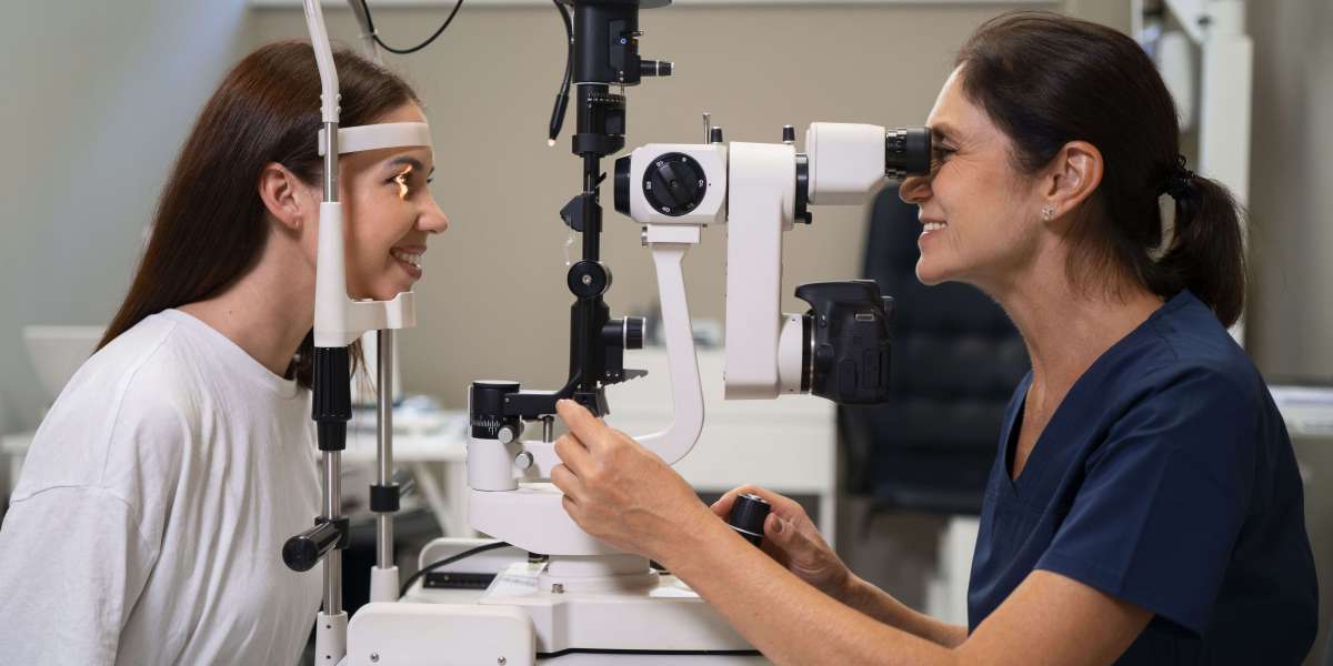 Why Enhanced Magnification Improves Corneal and Lens Assessment