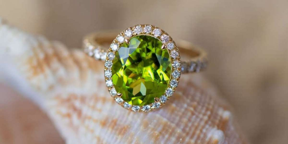 Emerald Cut Engagement Rings: Complete Guide, Comparison, Pros and Cons