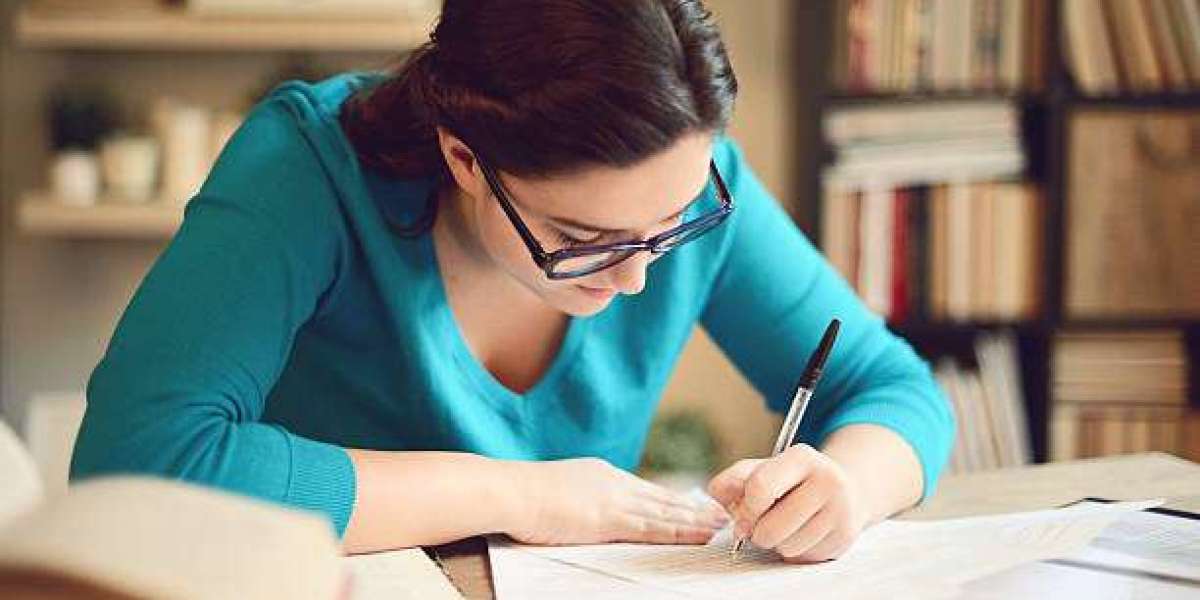Expert Scholarship Essay Help Writing Tips