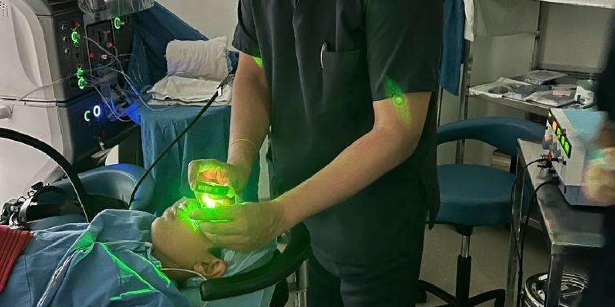 Retina Specialist in Delhi: When to Consult and How to Protect Your Vision